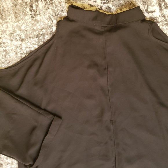 SOLD Suzy Shier | Black Shoulder Cut Blouse - Picture 5 of 10